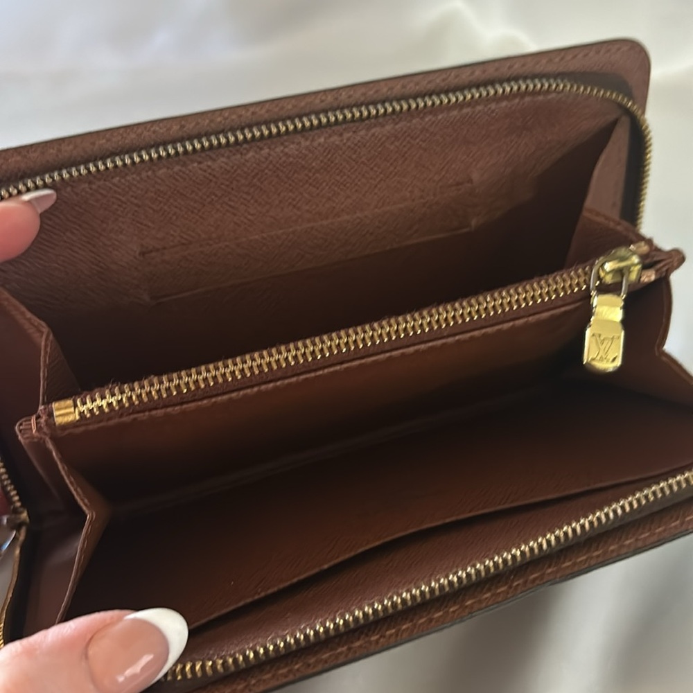 LOUIS VUITTON VINTAGE MONOGRAM ZIPPY WALLET EUC AUTHENTIC - Picture 8 of 17